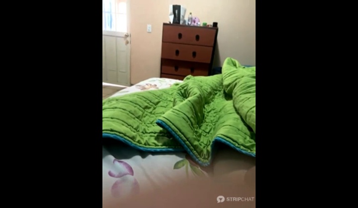 Mexican Performer Cumming on Camera