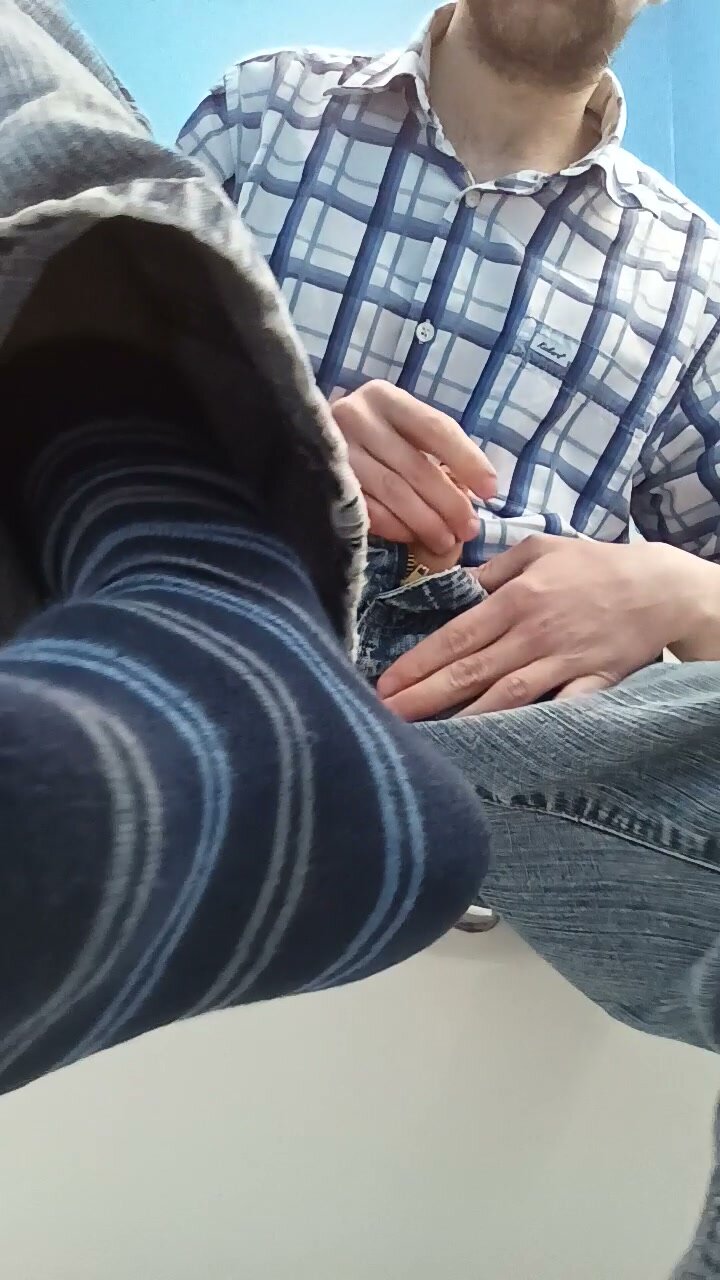 Guy Jerks Off Until Fully Hard