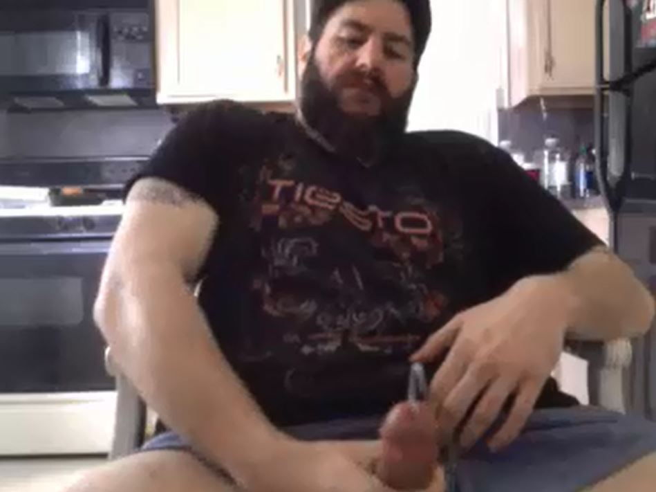 Bear Masturbates to Orgasm on Live Cam