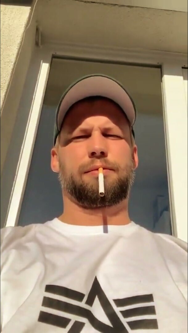 Blonde Stud Enjoys Outdoor Oral Sex