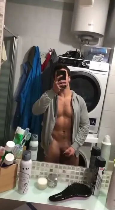 Italian Guy Fucks in Amateur Video