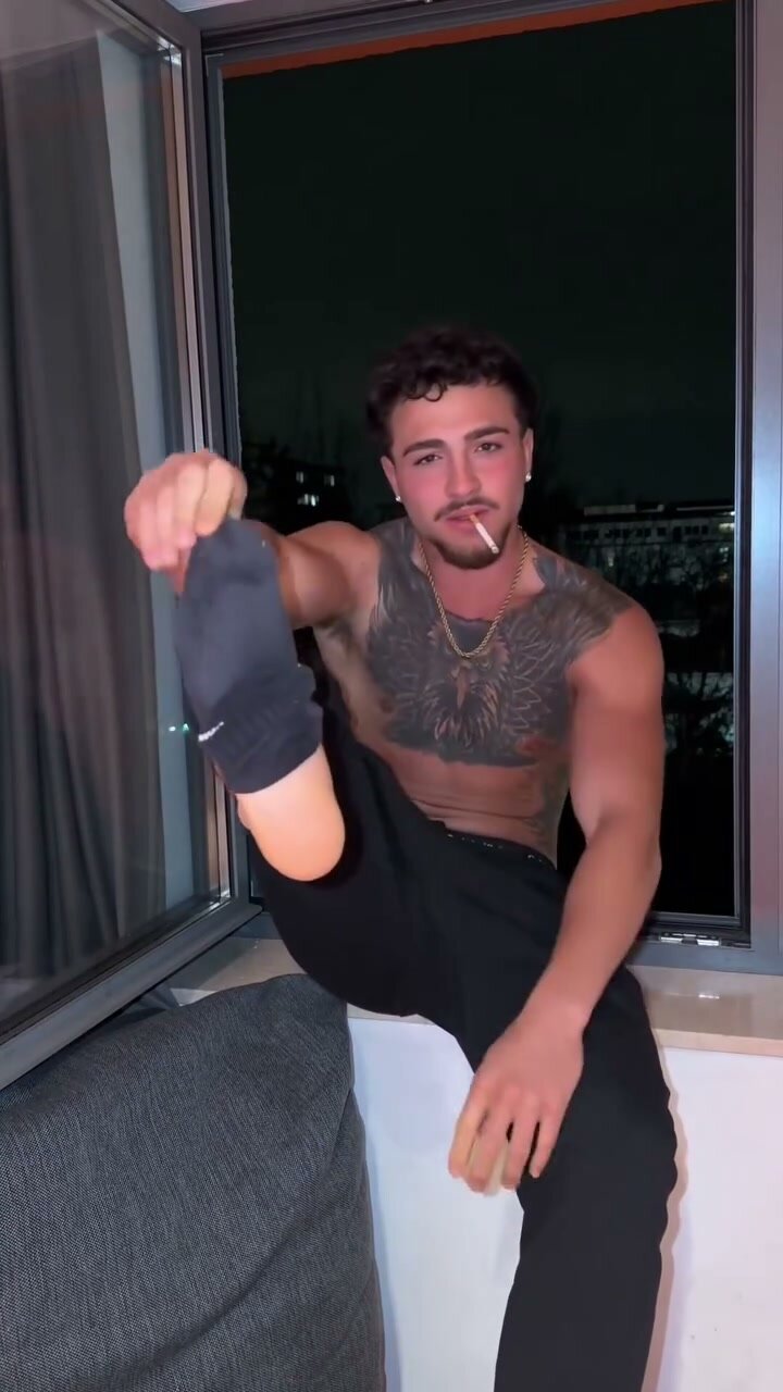Hunky Smoker Gets Fucked Bareback