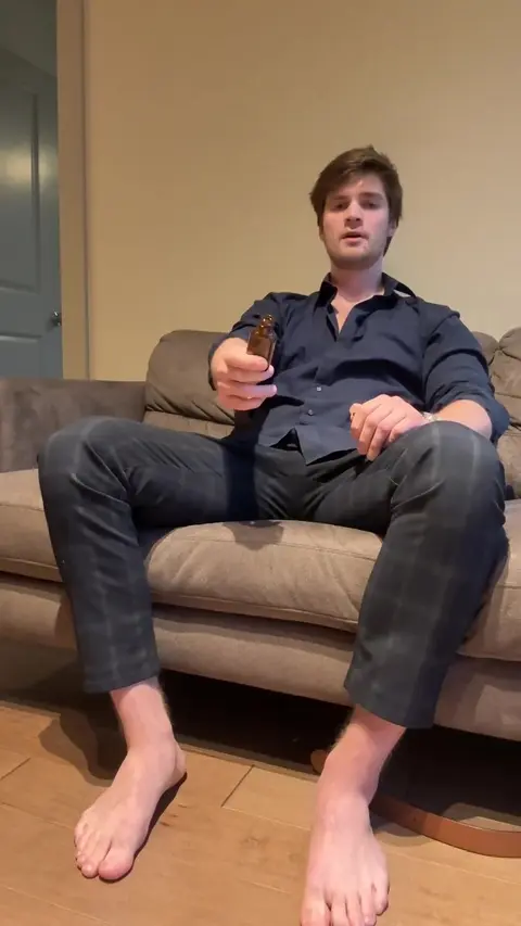 Hunky Top Uses Poppers for Intense Fucking