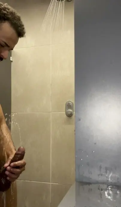 Gay Guy Masturbates in Shower