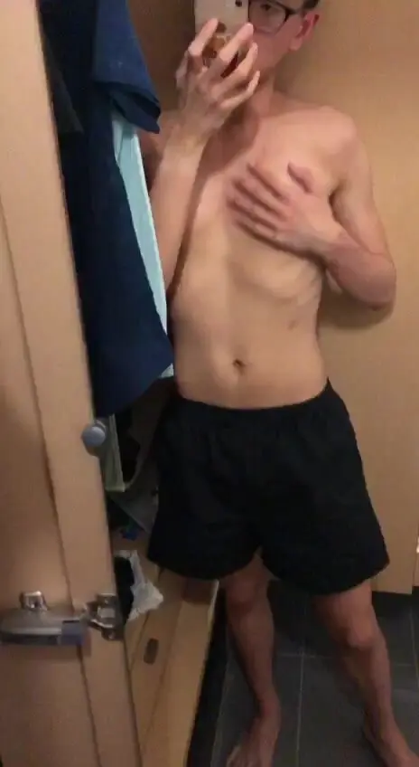 Asian Twink Jerks Off in Solo Action