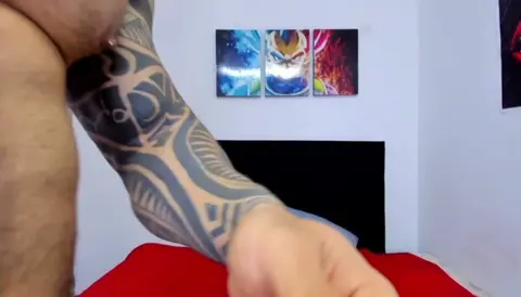 Hairy Muscle Guy Exposes His Hole