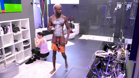 Nude Guy Exposed on TV Scene