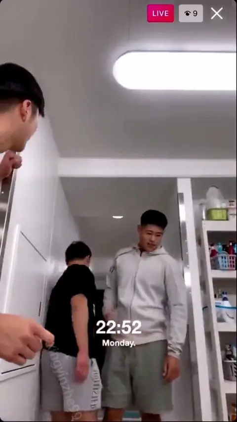 Naked Japanese Guy Gets Haircut from Friend