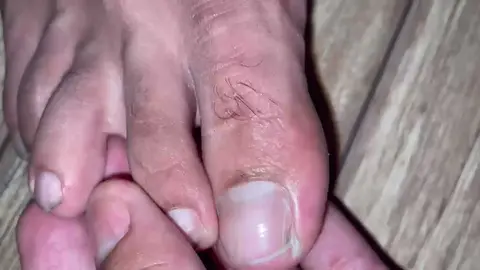 Hairy Tops Worship Feet and Toes
