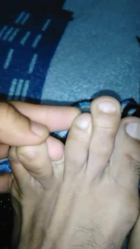 Gay Tops Worship Feet and Toes