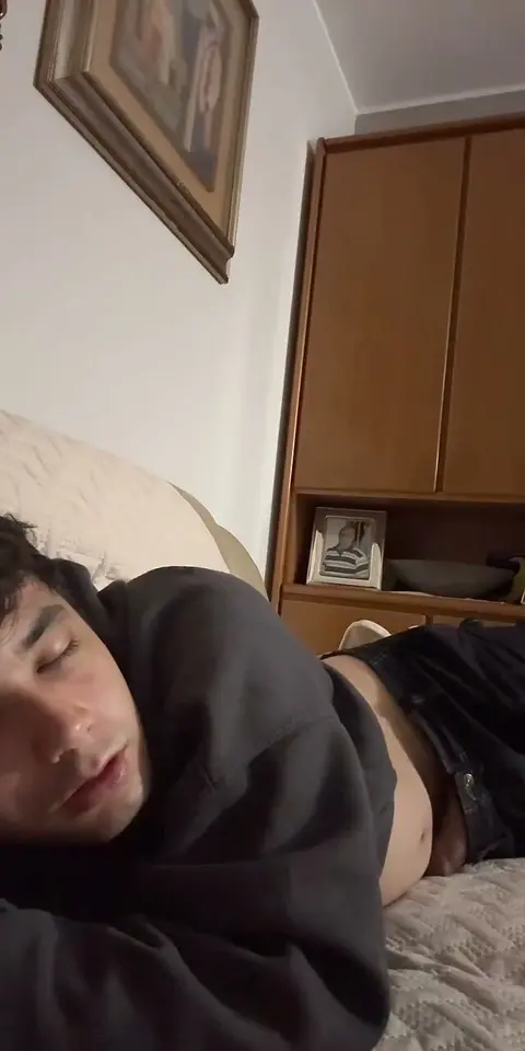 Gay Cam Model Suffers Dick Slip on Live Stream