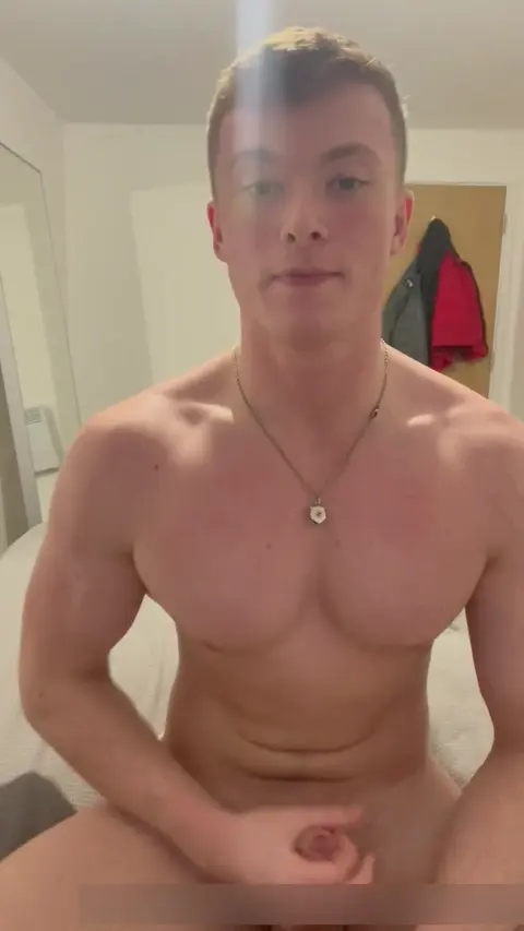 Beefy Guy Masturbates to Climax