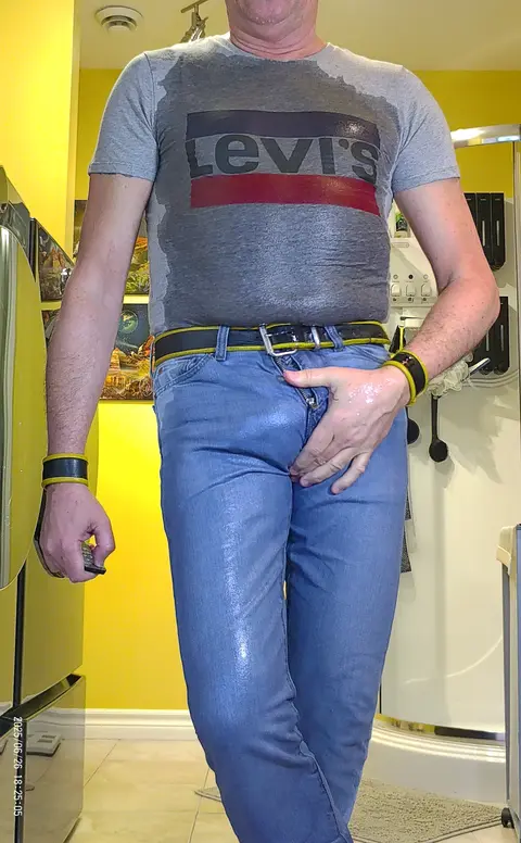 Gay Couple Wears Condoms for Piss Play