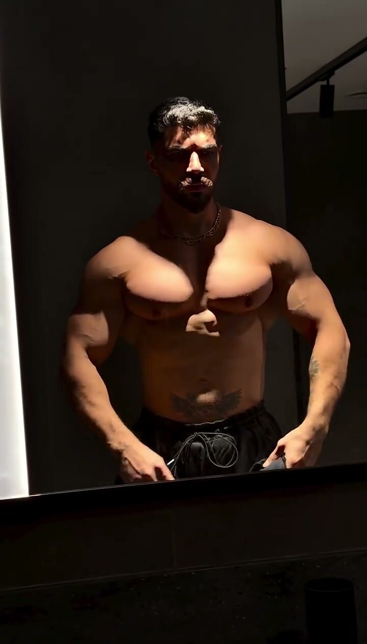 Muscular Iranian Bodybuilder Gets Fucked
