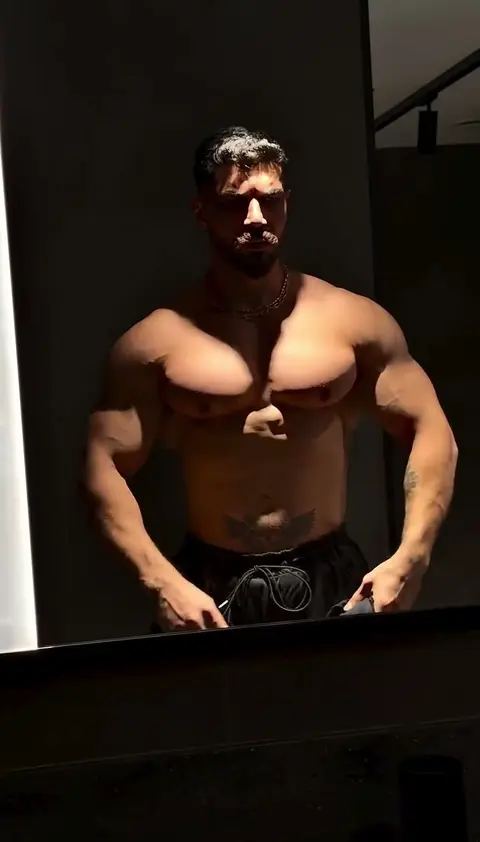 Muscular Iranian Bodybuilder Gets Fucked