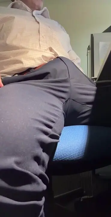 Horny Daddy Gets Off at Work