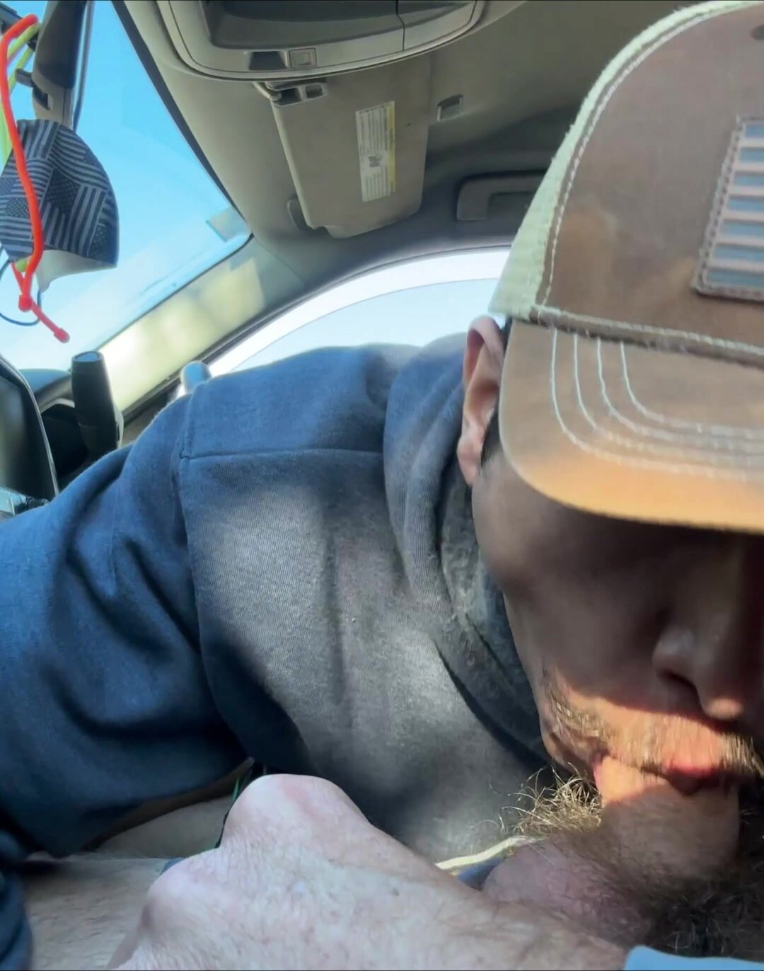 Guy Gives Blowjob in Car
