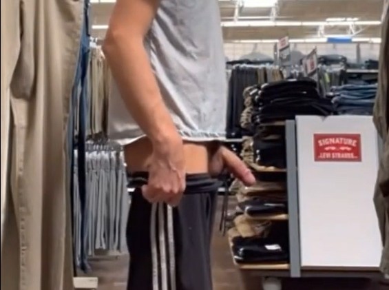 Exhibitionist Wanks and Cums in Public