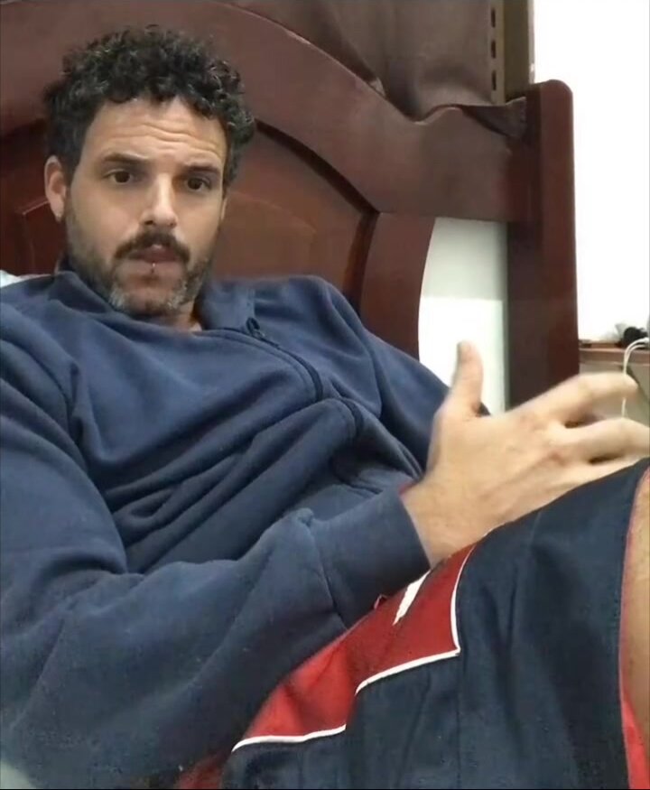 Guy Masturbates on Camera
