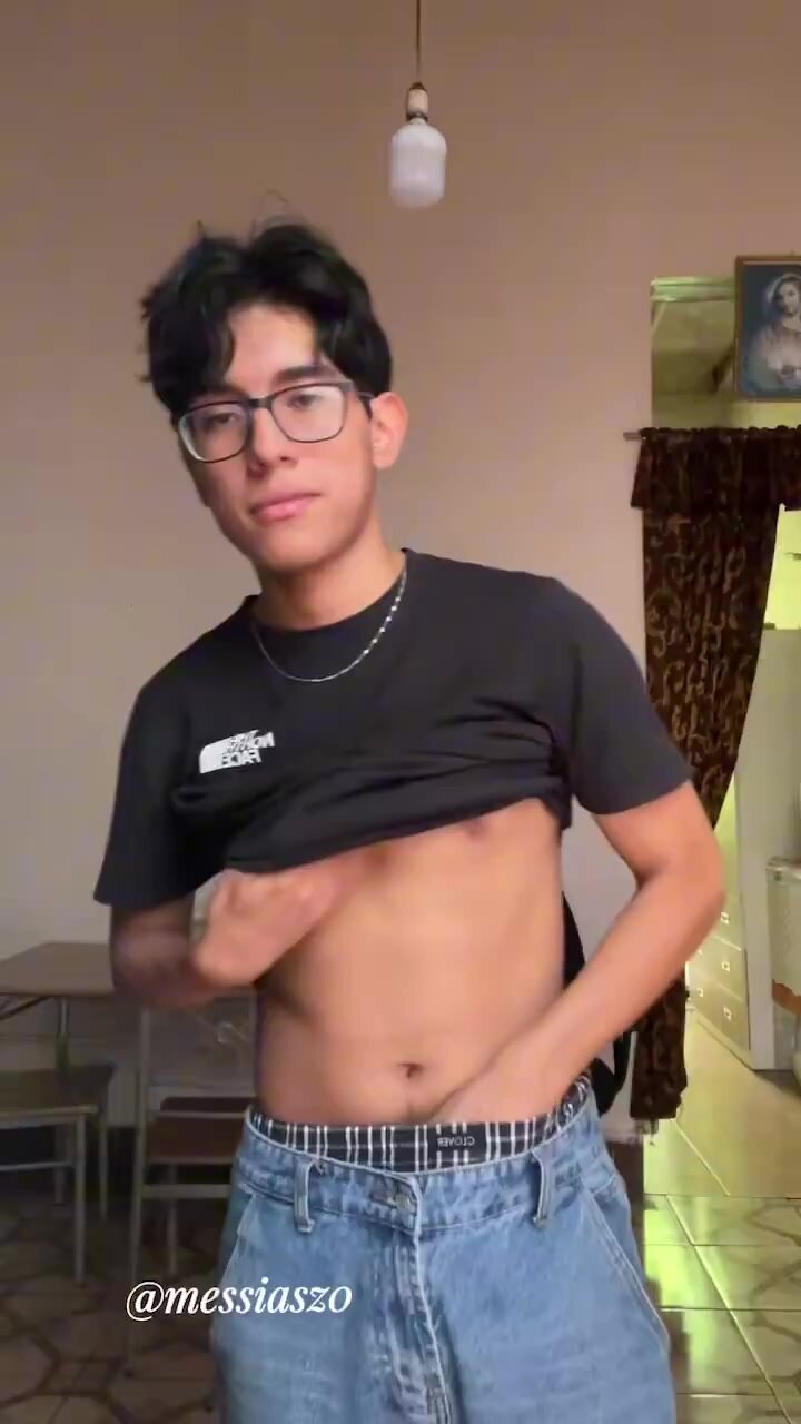 Nerdy Guy Masturbates Alone