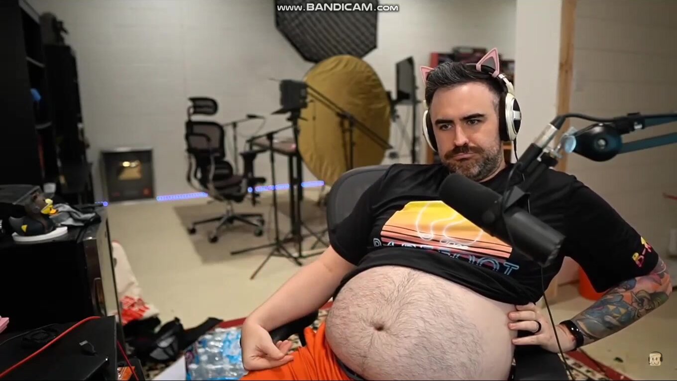 Hairy Bear Gets Fucked by Young Twink
