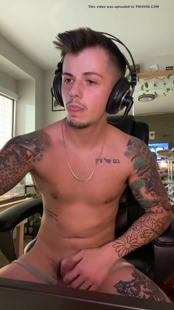 Tatted Gamer Gets High on Poppers and Goes Wild