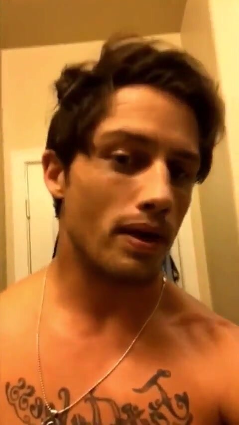 Gay Guy Takes Naked Selfie