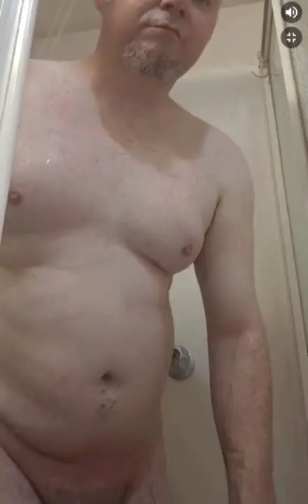 Young Dad Gets Cummed in 4-Man Group