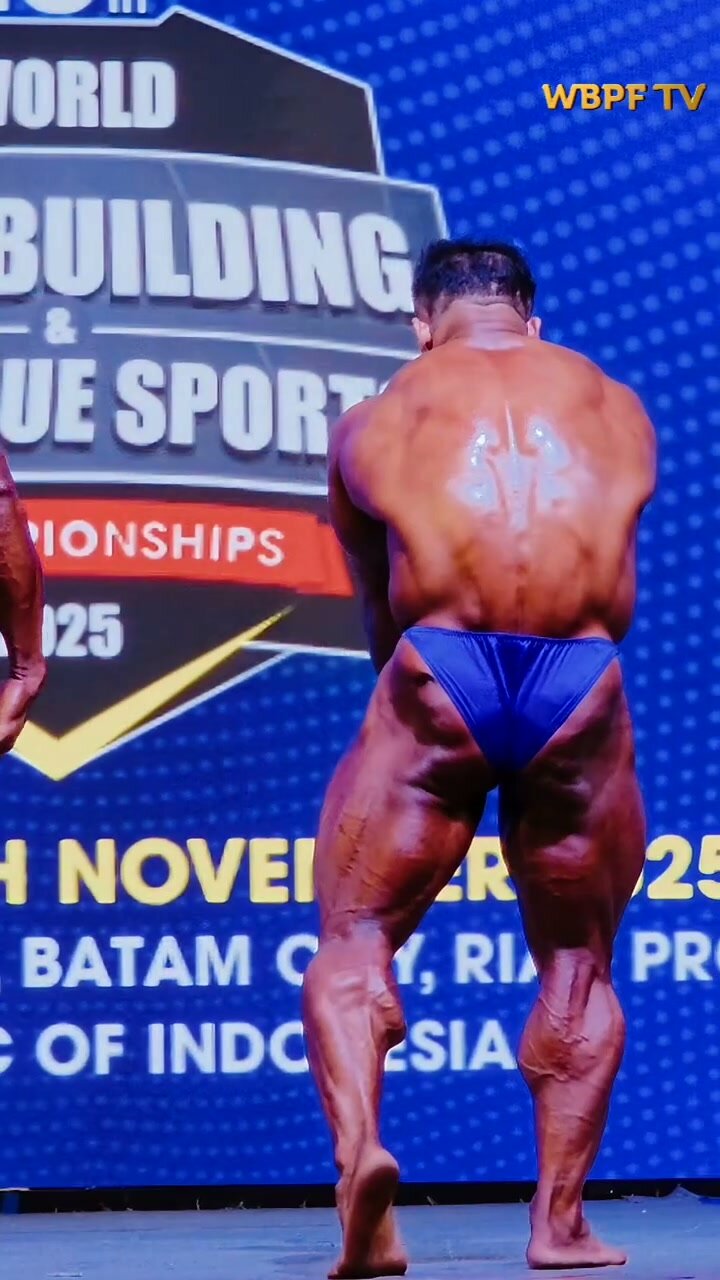 Myanmar Bodybuilder Ye Htun Naung Posing