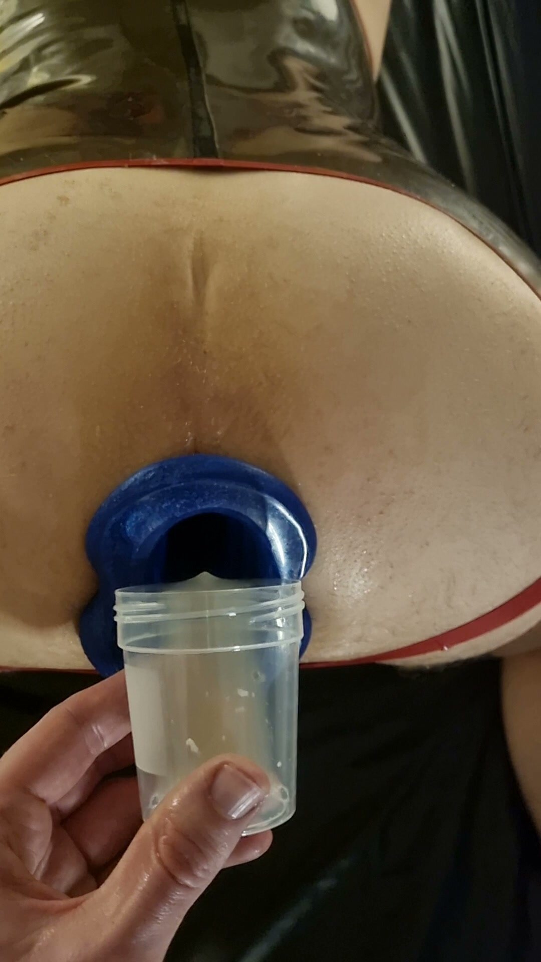 Rubber Fist Pig Takes 30 Load Fisting