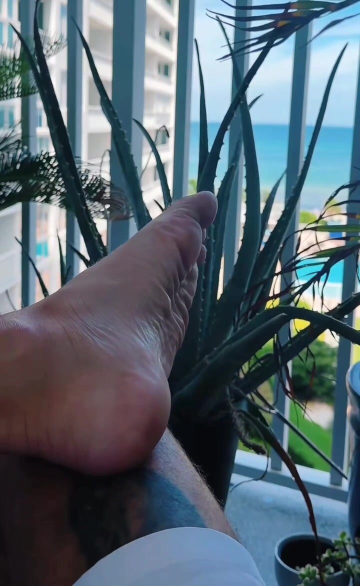 Gay Foot Fetish with Sexy Toes