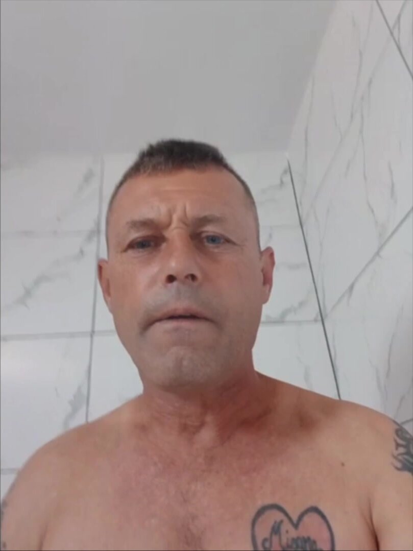 Romanian Stranger Receives Cumshot