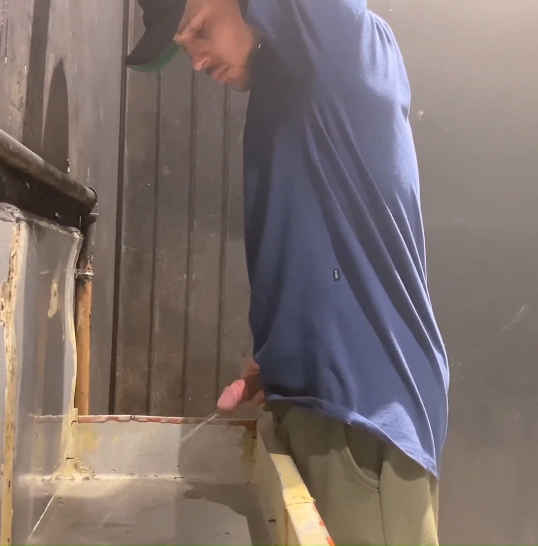 Guy Spied On In Night Club Urinal