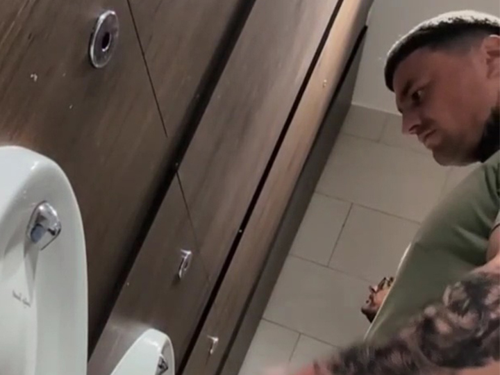Piss Spy Catches Guys Urinating