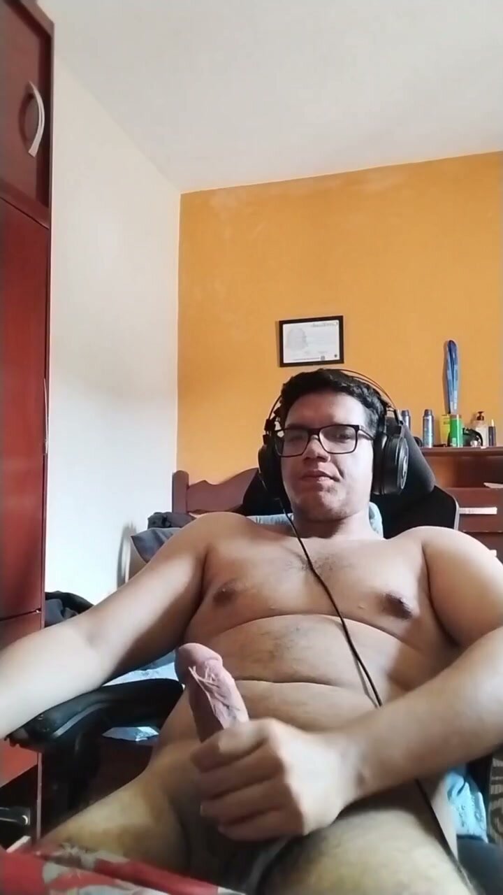 Chubby guy cumming - video 2