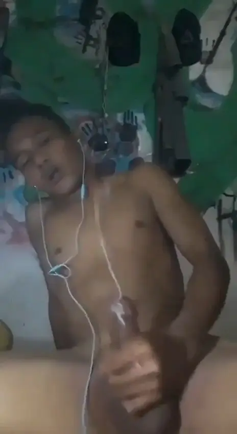 Indonesian Twink Jerking Off in Solo Bedroom Scene