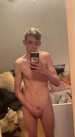 Twink Solo Wanking to Climax in 3D Gay Asian Scene