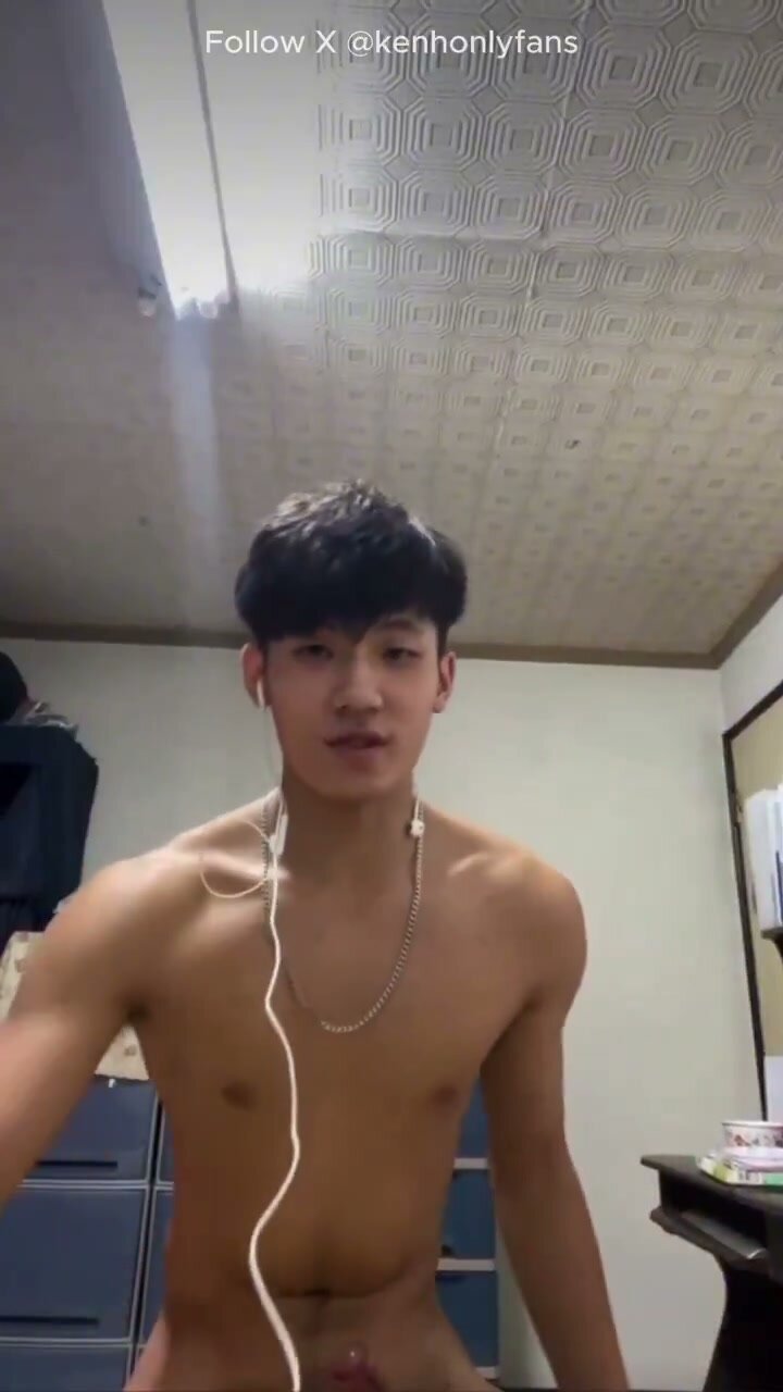 Taiwanese Twink Gets Fucked in Small Room