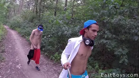 Twink Trio Enjoys Vacation Threesome