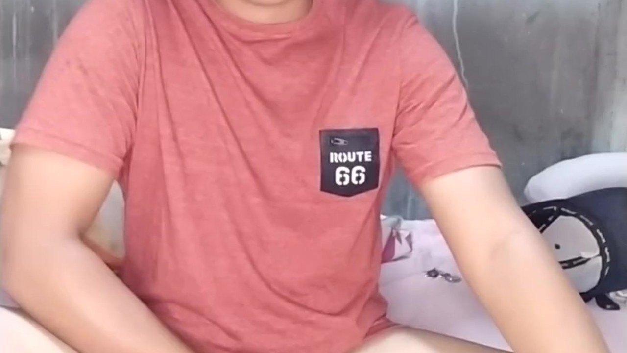 Latin Guy Masturbates in Bedroom