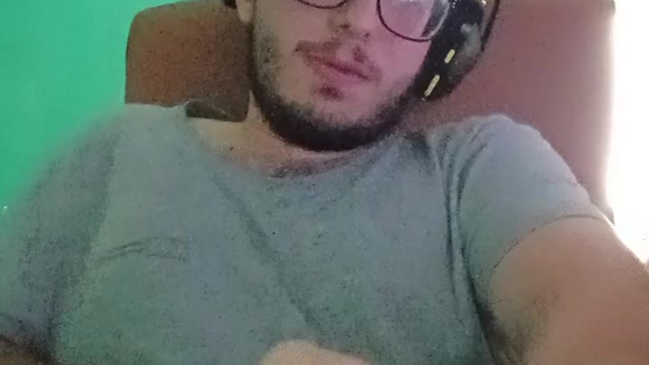 Solo Guy Masturbates to Orgasm in Debut Video