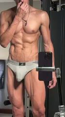 Muscular Guy Shows Off Flexing Skills