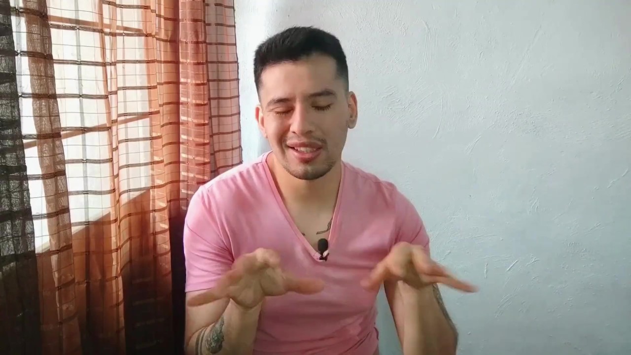 Muscular Man Sucks 19cm Cock in Cinema