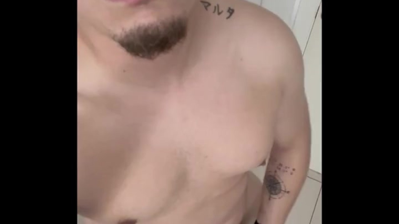 Solo Guy Masturbates Before Day Ends