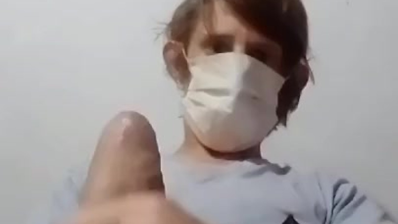 Teen Masturbates in Parents' Bed