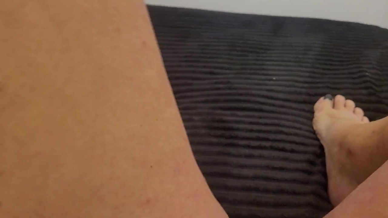 Guy Masturbates to Orgasm Alone