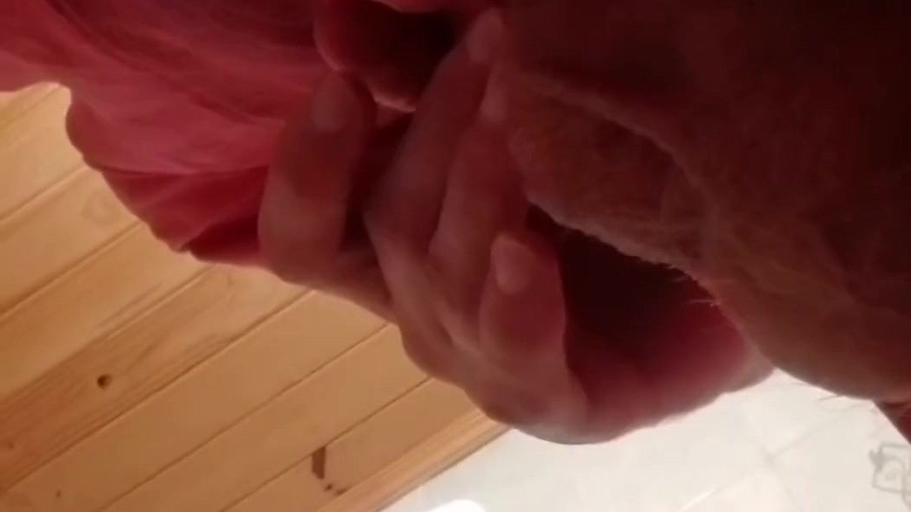 Guy Shows Off 11cm Uncut Cock