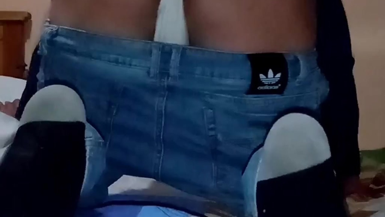 Gay Guy Shows Off His Ass