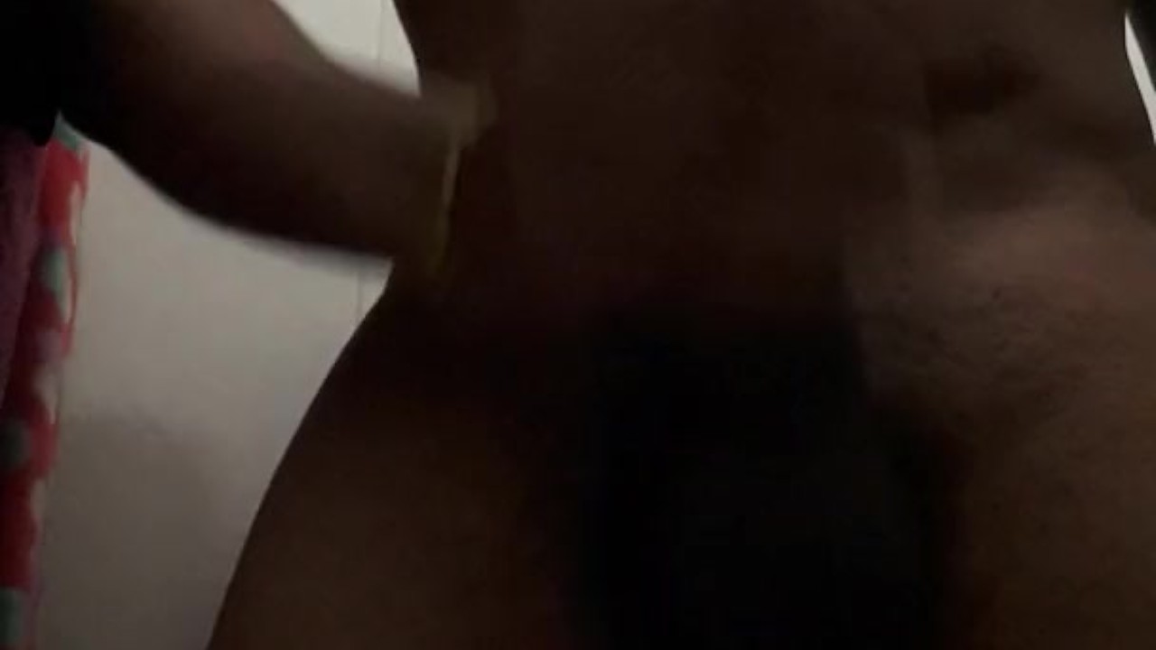 Guy Masturbates in Solo Action