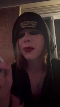 Trap Mommy Gives Smoking Encouragement